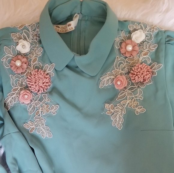 Flower blouse - Picture 1 of 3